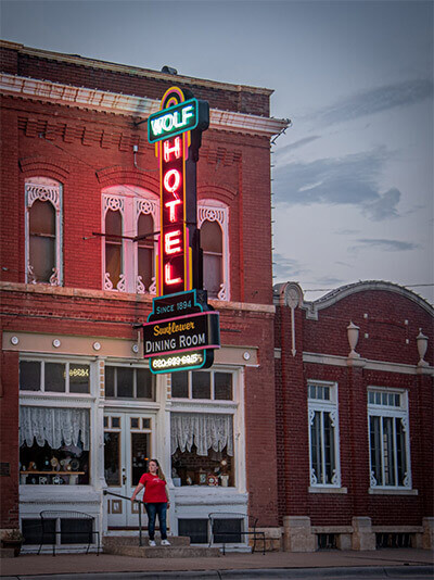 image of a neon hotel sign