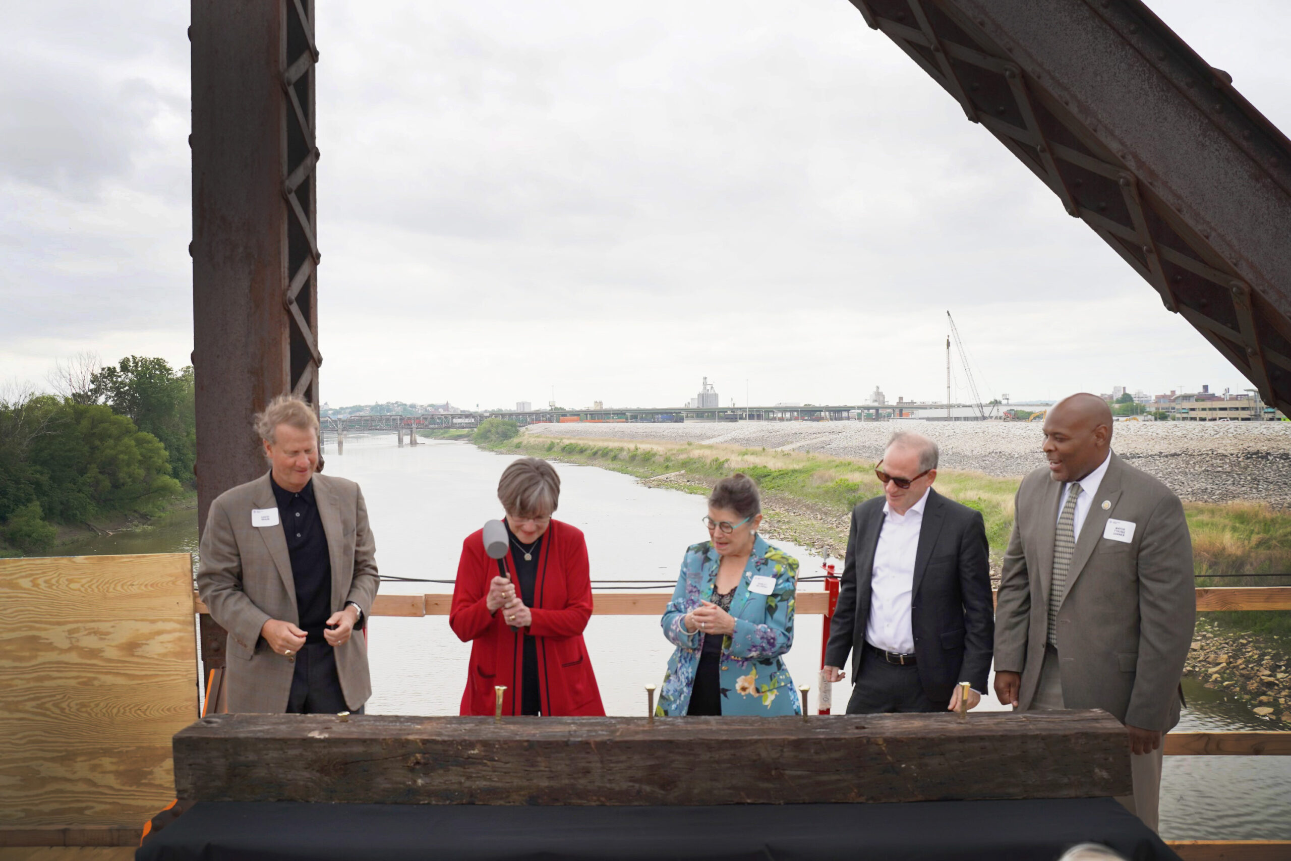 Governor Kelly Breaks Ground on Rock Island Railroad Bridge Project in Kansas City