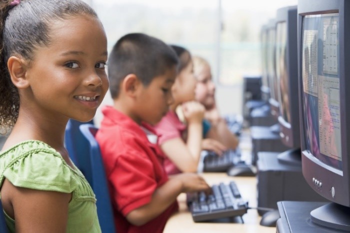 Young children use computers. 