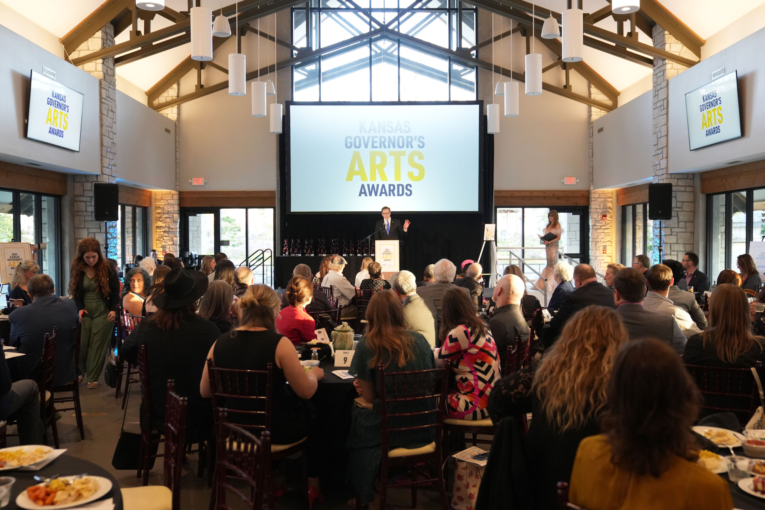 Governor Kelly Recognizes Melissa Etheridge, Others at Governor’s Arts Awards